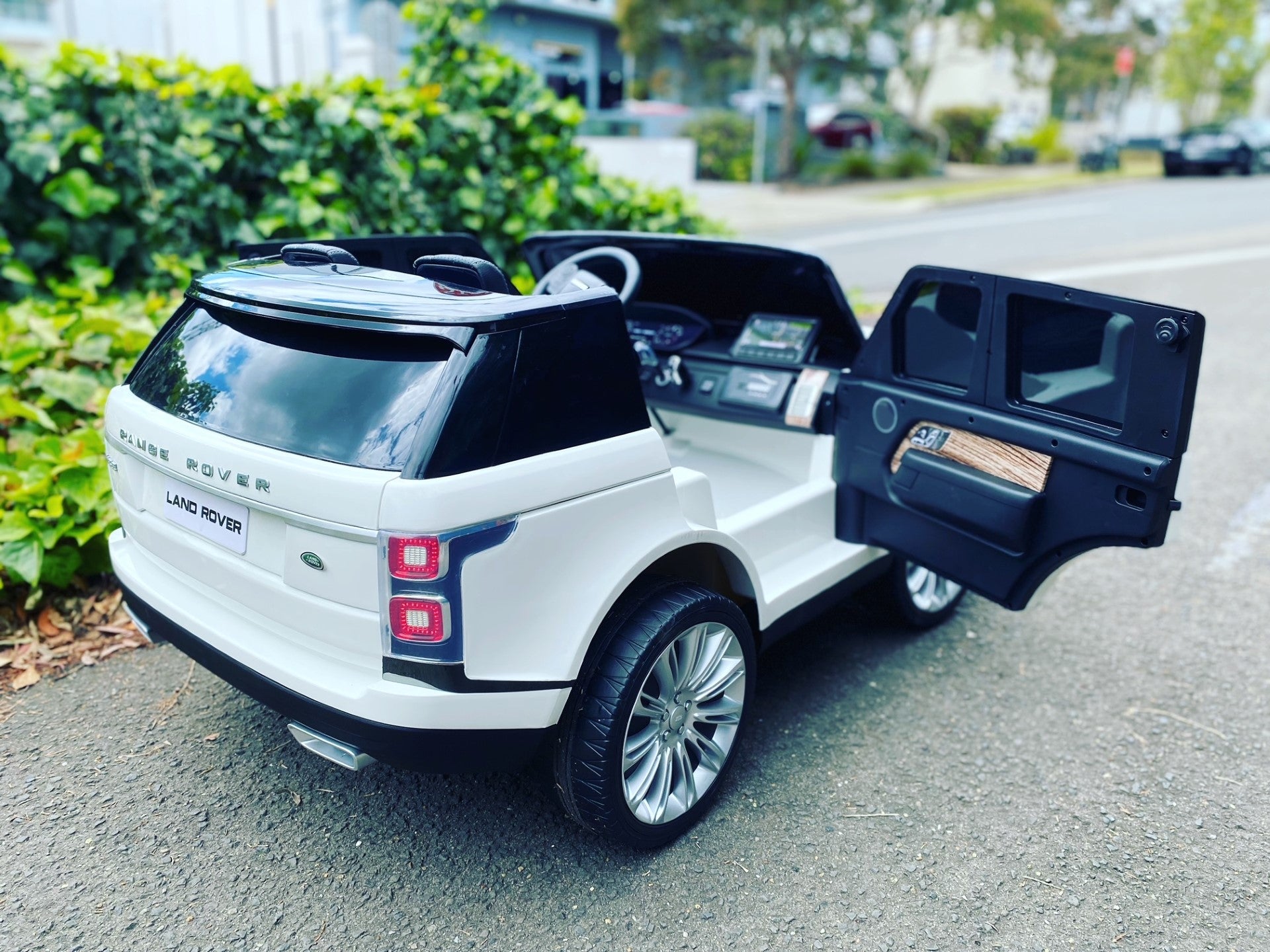 RANGE ROVER HSE 24V 480W RIDE ON CAR WHITE